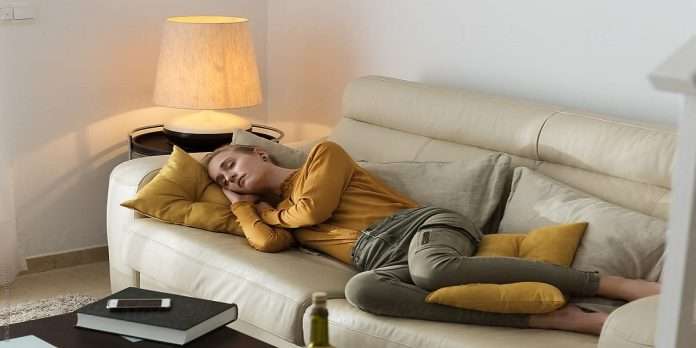 Sleeping Tips: Sleeping on the sofa can be dangerous, sleeping on the sofa can cause illness ...