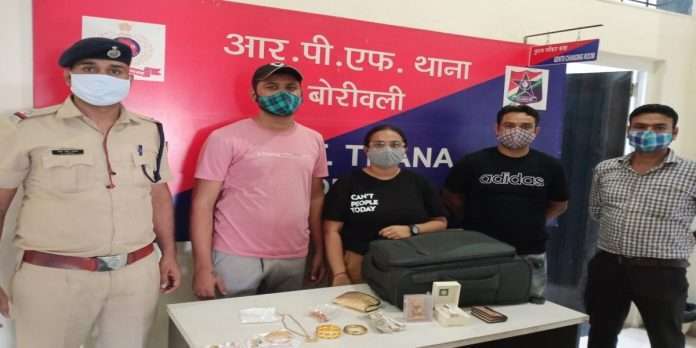 woman mistakenly exchanged another passenger bag full of jewellery and cash rpf police retunes in borivali