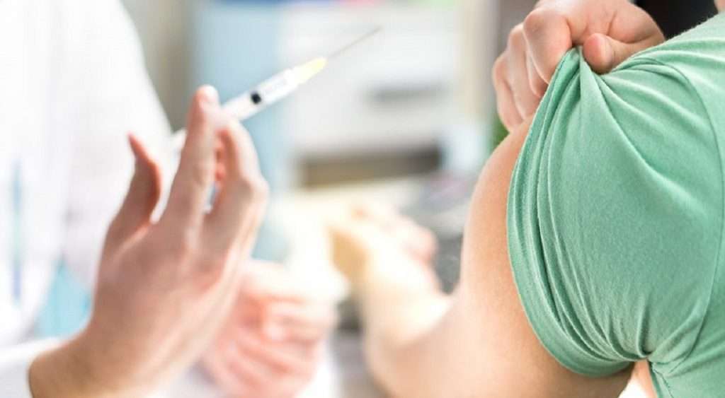 Coronavirus vaccination: कोरोना लस घेतल्यानंतर हात का दुखतो? जाणून घ्या कारण