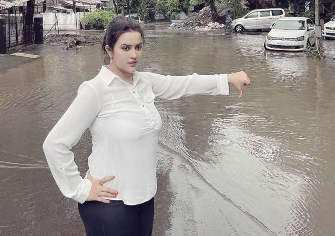 Amrita Fadnavis slams Thackeray government on pothole and ponds on road