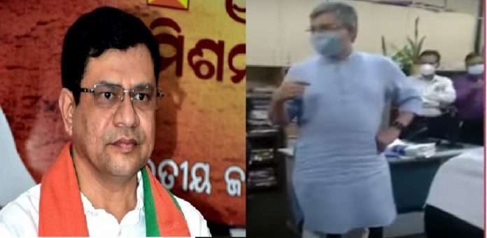 Railway Minister Vaishnav's office video is viral No sir from now call me boss