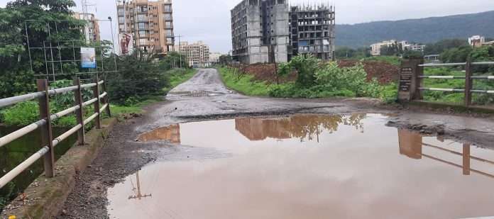 Both bridges of Neral bypass are in a state of collapse