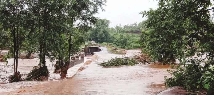 Savitri bridge was swept away, 20 villages were cut off