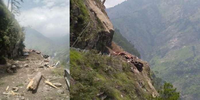 Himachal Landslide in Himachal Pradesh Kinnaur district bus crashed Fear of 40 people buried under the pile