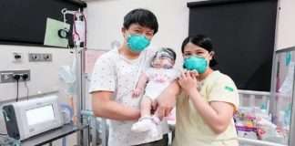 world smallest baby Quake Yu Xuan weighs just 212 grams after birth
