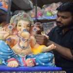 ‘Disruption’ in front of sculptors due to stall holders; Idols from professionals fall without sale
