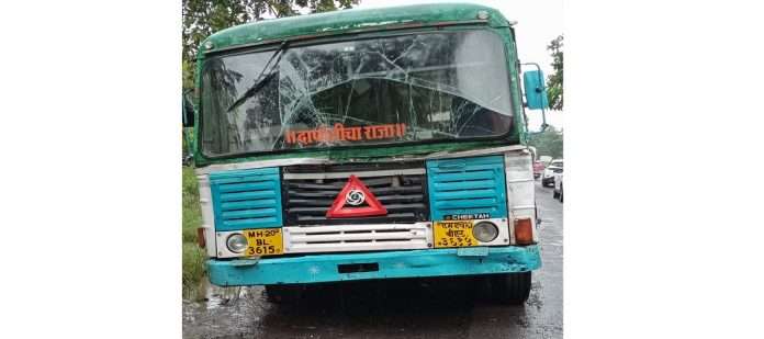 11 injured in ST accident, accident in Shindekond village of Mahad taluka