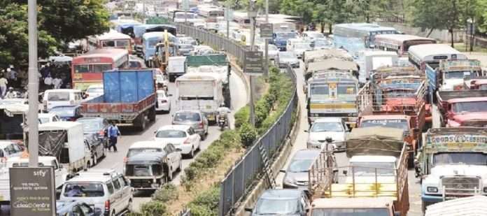 JNPT heavy traffic ban; Fear of port business going to Gujarat