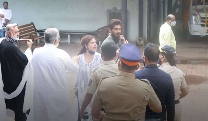 A scuffle broke out between Sambhavna Seth’s husband and police at Siddharth Shukla’s funeral, watch video