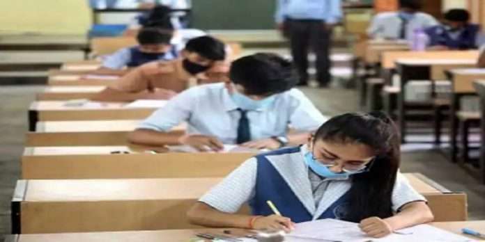CBSE 10 th english paper Controversy delhi commision for woman sent notice to cbse