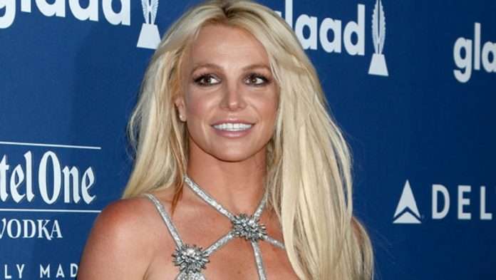 Britney Spears Poses Nude to Celebrate Dad Jamie Spears' Removal as Conservator