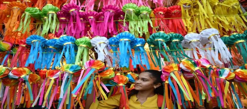 Diwali 2021: Diwali festivities in Mahim's Kandil galli