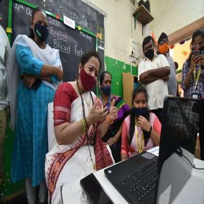 Mayor Kishori Pednekar Visit Mumbai Municipal Corporation School At Worli