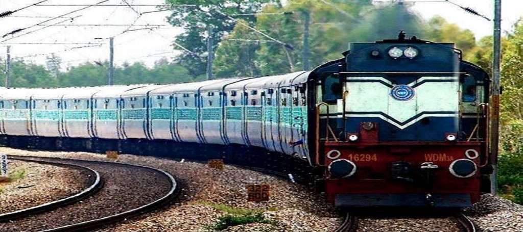 Indian Railways : भारतीय रेल्वेच्या १७० हून अधिक ट्रेन रद्द