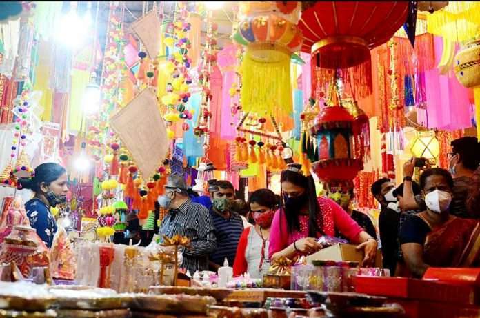Mumbai's local market has a turnover of around Rs 10,000 crore in Diwali