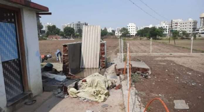 Pathardi Phata wall collapsed