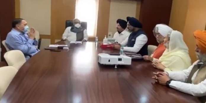 home minister dilip walse patil assured delhi sikh gurdwara management committee to take action against kangana ranaut