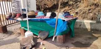 Large stones fell on vendors stalls in murud khora port