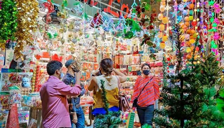 Mumbai markets ready for Christmas 2021 and New Year