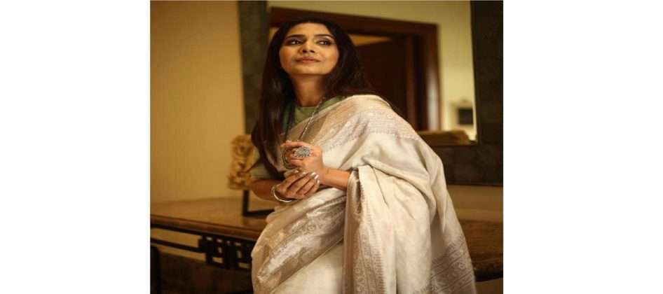 Sonali Kulkarni: Sonali Kulkarni's charming look in a saree; See photo
