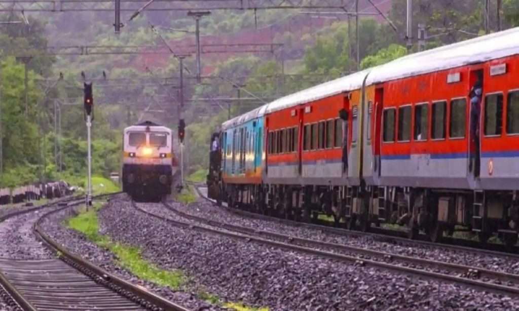Jawad Cyclone: भारतीय रेल्वने Jawad चक्रीवादळामुळे ‘या’ ट्रेन केल्या रद्द