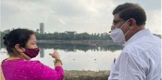 Mayor kishori pednekar reviews Mithi river cleaning work, inspects silt pushing pontoon machine
