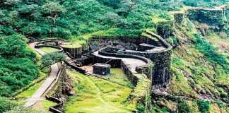 Raigad fort is bustling with tourists and academics; The condition of women due to lack of toilets