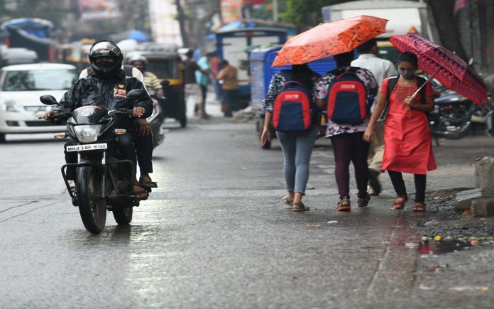 Amid prediction of heavy rain, yellow alert issued in Mumbai
