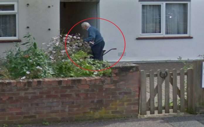 Woman Saw Dad's Photo on Google Map after Death