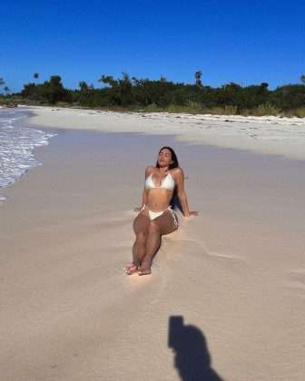 Kim Kardarshian hot bikini photoshoot