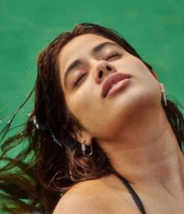 Janhvi Kapoor share Hot bikini photoshoot in mermaid look