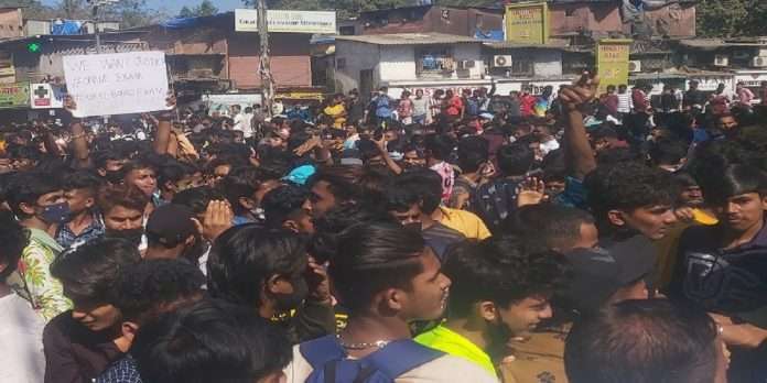 students Agitation against ssc hsc offline exams, see scenes of agitation in Nagpur, Mumbai