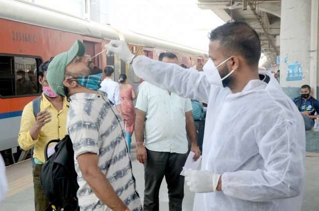 Mumbai Lockdown Heavy rush in mumbai local train
