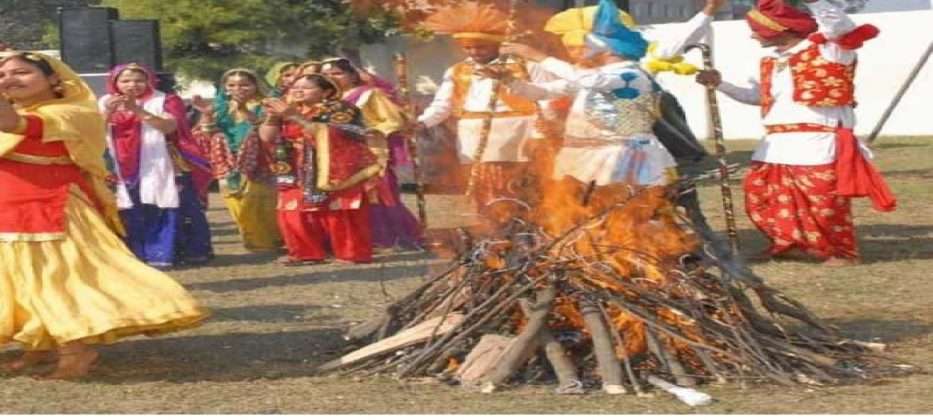 Happy Lohri 2020 | PHOTO ... So they offer sesame seeds in the fire on the day of Lohri