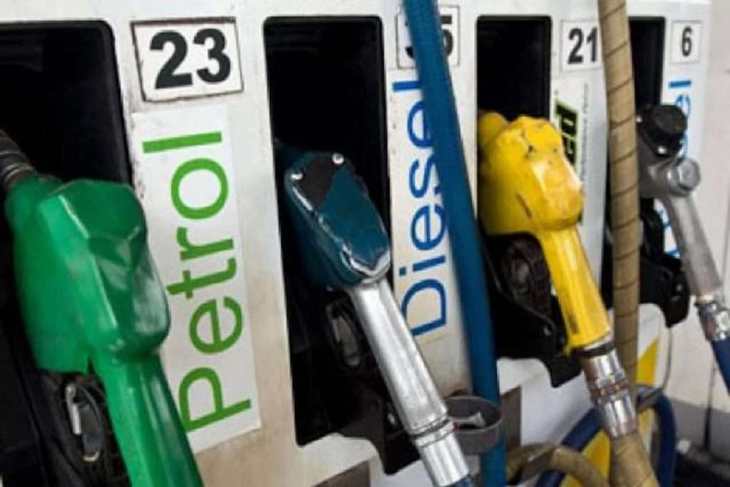 Petrol-Diesel Price : पेट्रोल १२ रूपये तर डिझेल ९.५ रूपयांनी महागले, पाकिस्तानात तेलाच्या किमती काय?