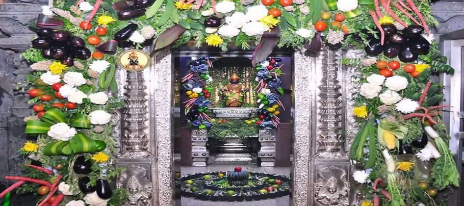 Vitthal Rukmini temple decorated with fruits and moths on the occasion of Makar Sankranti 2022