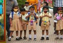 shcool reopen 7 lakh student attend first day of school in mumbai