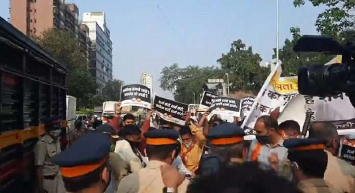 bjp protest against congress party in mumbai over PM narendra Modi security lapse