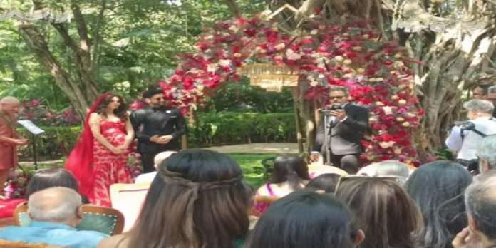 farhan akhtar shibani dandekar get married wedding first photo viral