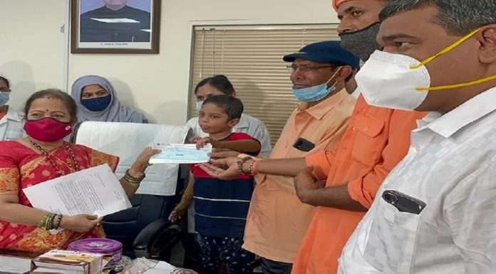 mumbai Shiv Sena adopts 5 year old survivor of Worli fire incident