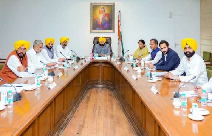 punjab cm bhagwant mann announced providing 25 thousand government jobs in first cabinet meeting