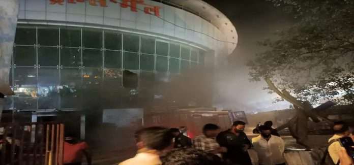 massive fire broke out at Bhandup Dreams Mall