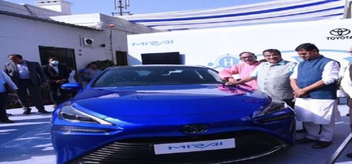 Nitin gadkari introduces green hydrogen based electric vehicle toyota mirai