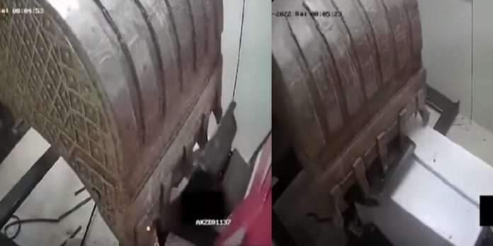 Viral video: Thieves use JCB excavator to steal money from ATM in Maharashtra's Sangli