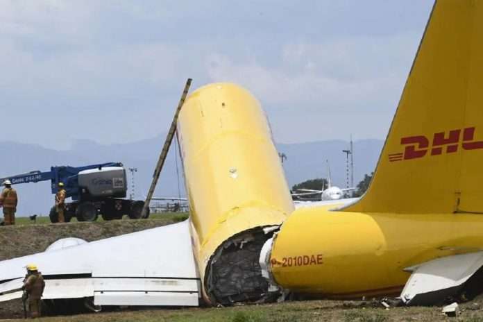 DHL cargo plane splits in two after crash landing at Costa Rica airport