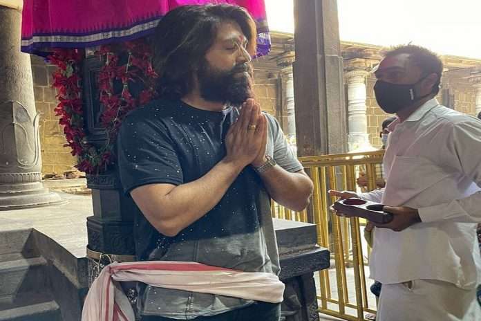 Actor Yash Sinhachalam visited the prayers for the successful release of Kgf 2