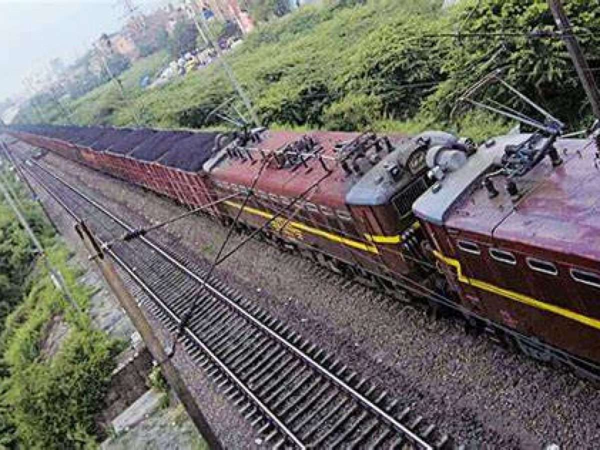 Indian Railways: भारतीय रेल्वेकडून अनेक पॅसेंजर ट्रेन रद्द, कोळसा वाहतुकीला रेल्वे मंत्रालयाचे प्राधान्य