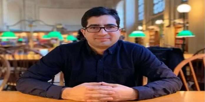 IAS Topper Shah Faesal to return to service in J&K
