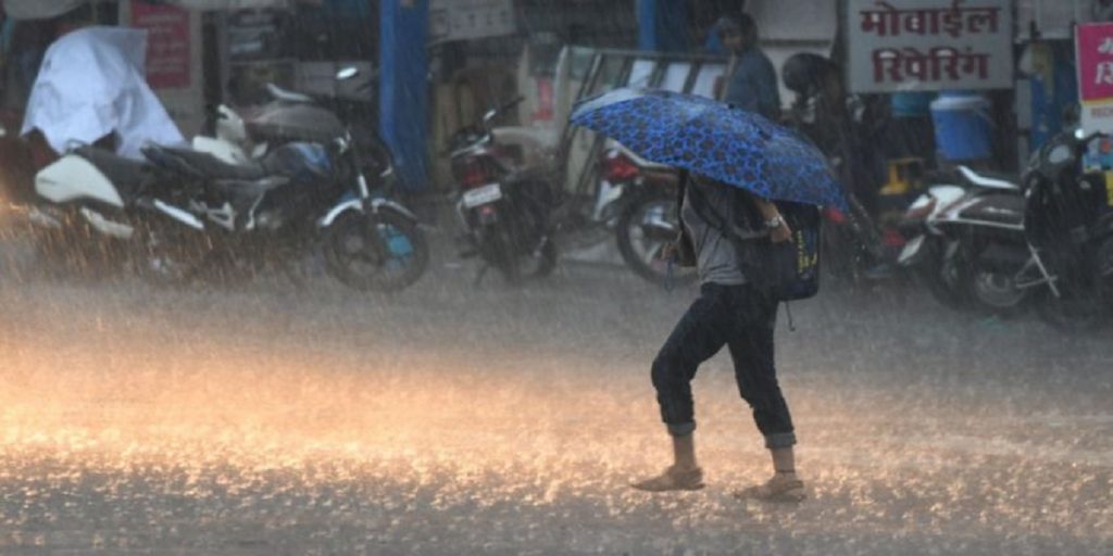 Maharashtra Rain : पुढच्या दोन-तीन दिवसांत मान्सून कोकणात होणार दाखल; मुंबईकरांना करावी लागणार प्रतीक्षा