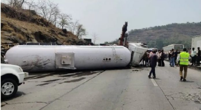 3 killed in gas tanker accident on Mumbai Pune expressway